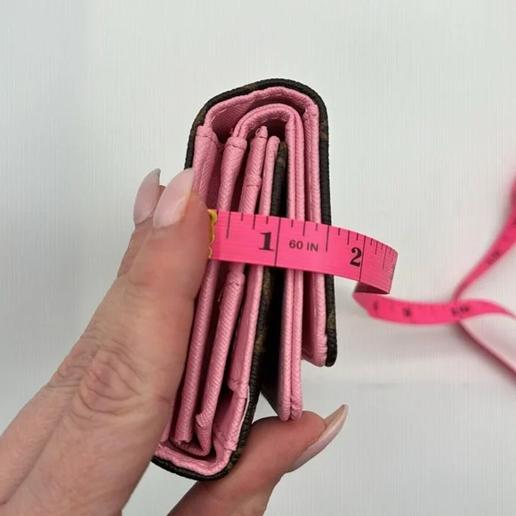 Inspired Design Floral Pattern Wallet NWT - Picture 10 of 10